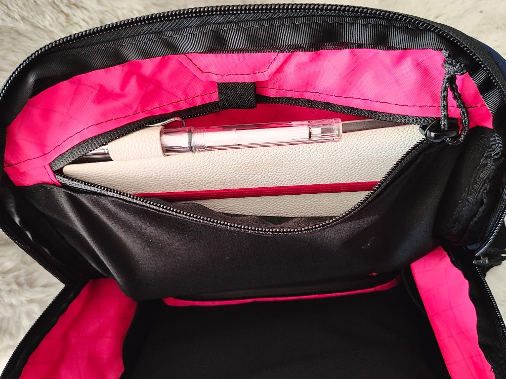 Cicada 0426 interior zip pocket with notebook